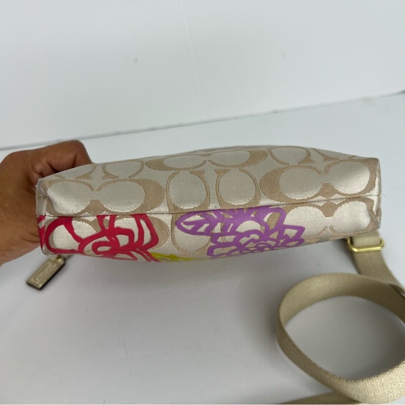 Coach Poppy Graffiti Signature Logo Textile Tan/Gold Crossbody Small Bag - Picture 5 of 10
